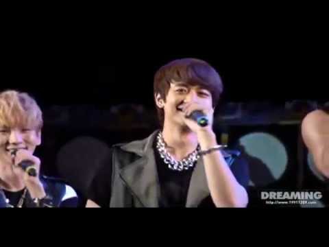 110804 SHINEE MINHO(민호) & ONEW(온유) 노래하다 눈 마주치고 웃음 터진 샤이니 (복습)