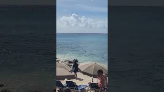 Packed beach day ⛱️ . Everyone plane spotting #airplane #mahobeach