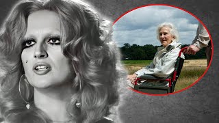 Mina Mazzini ha ormai quasi 90 anni e la sua vita è triste.