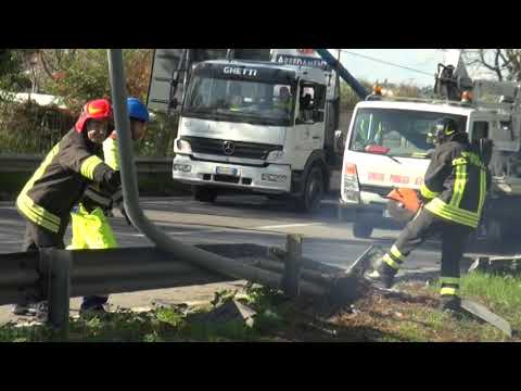 immagini incidente tir perde controllo in declassata e invade carreggiata opposta ttragedia sfiorata