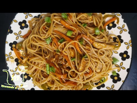Street Style Chowmein Recipe | Hakka Noodles | Chinese Noodles | Muneeb's Menu