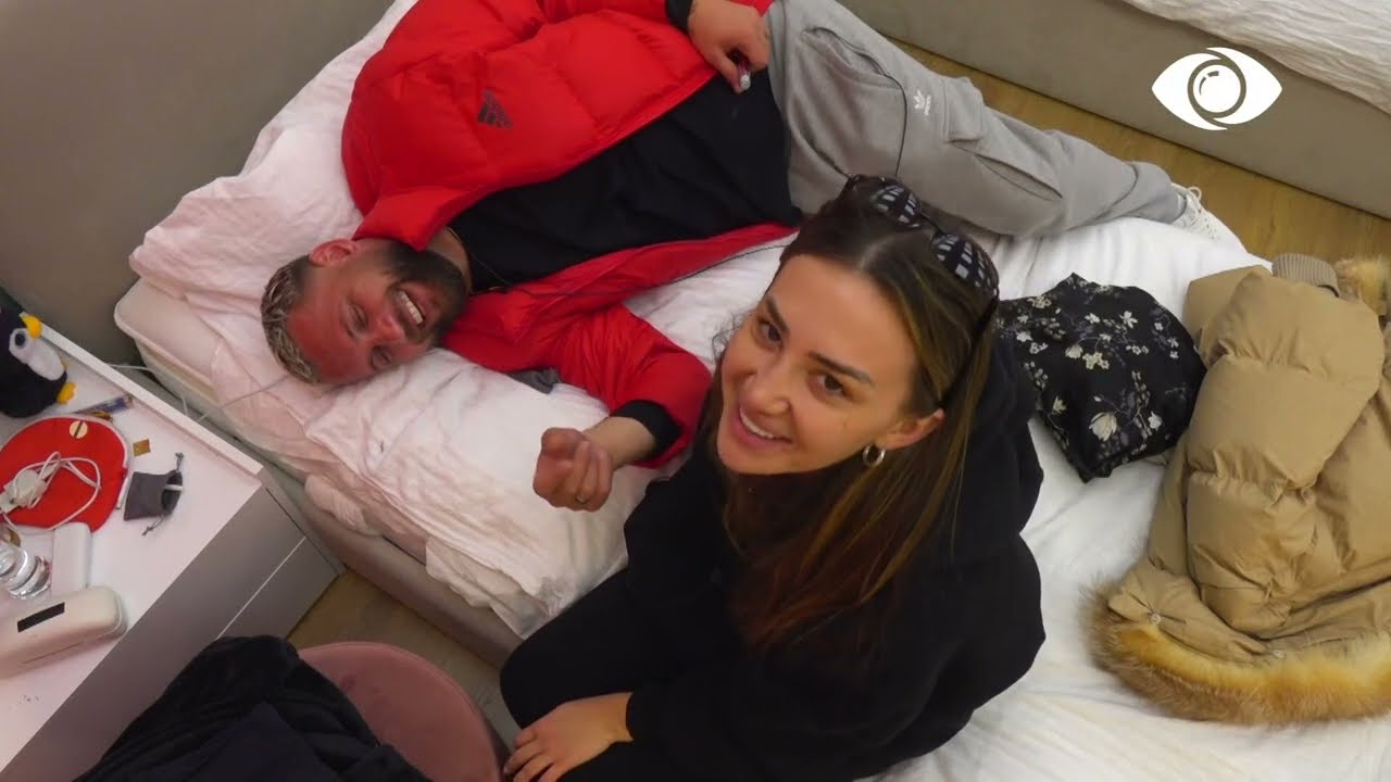 Kiara xheloze për Luizin: Nga e gjete këtë qimen bjonde?