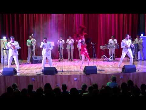 LA SONORA SANTANERA Y MARIA FERNANDA  POR UNA COSA