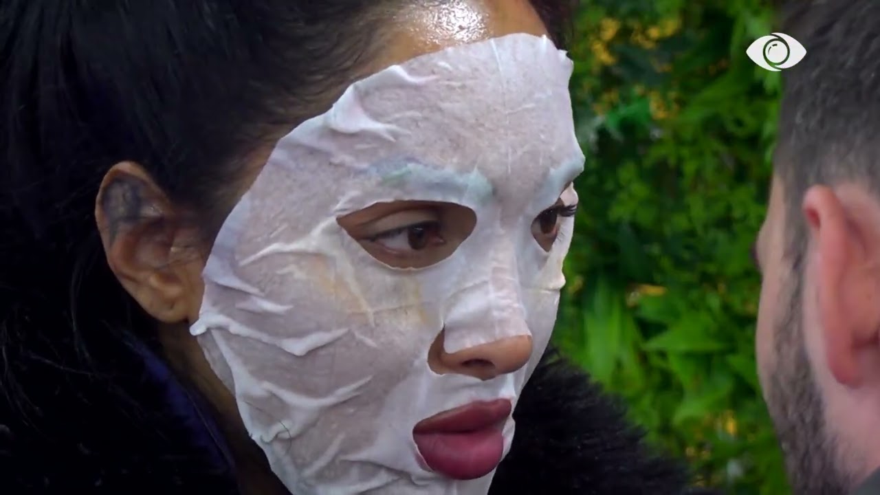 I duhet Miri asaj…/ Armela bisedon me Angelon në oborr