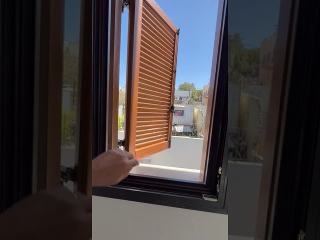 Vídeo relacionado con AZ FLAG Bandera de Mallorca 90x60cm Uso Exterior - Bandera MALLORQUINA 60 x 90 cm Anillos