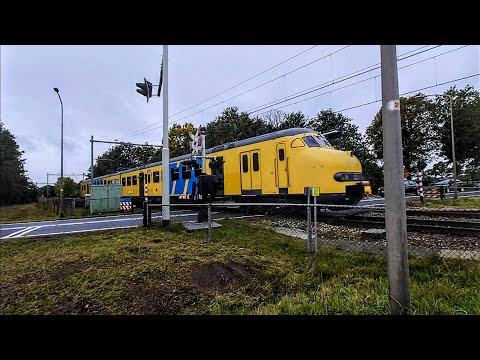 Stichting 2454 Crew Mat' 64 at full pelt through Hardenberg, Twenteweg crossing  - Fly-by -