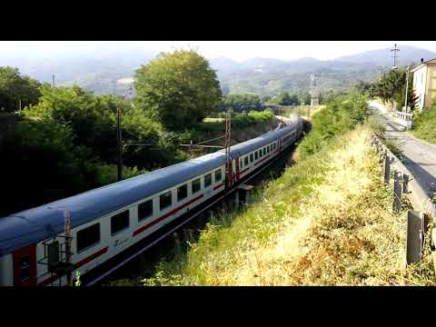 IL SALUTO DELLA E.402B CON IC IN LIVREA SUN IN TRANSITO A RIGOROSO (AL) 15 - 7 - 2017