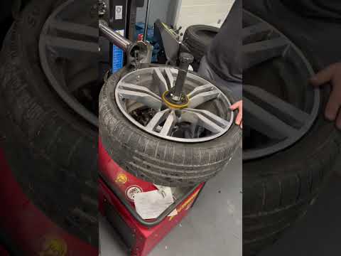 Tire fitting Runflat tires RSC Corghi Master Yolli