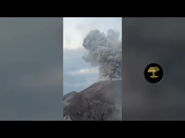 Peligrosamente cerca del volcán