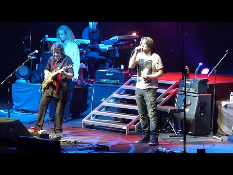 STEVE HACKETT feat. Ray Wilson (play GENESIS) - Carpet Crawlers (live in London [RAH], 24/10/2013)
