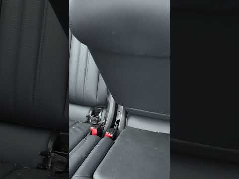 Uszkodzone Audi Q5 Quattro z niskim przebiegiem. Co kryje wnętrze auta?