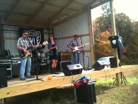 Kentucky Myle performs at Kinman Farm