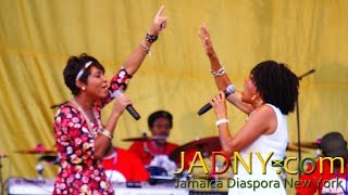 Carlene Davis Performs With Daughter Naomi Cowan
