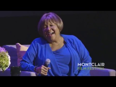 Mavis Staples sings Amazing Grace & her first song  at MFF (1/4)