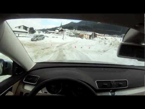 Volkswagen Passat Alltrack. Frenada y curva sobre nieve con remolque.