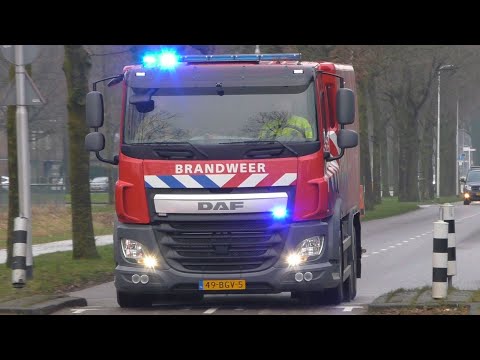 Brandweer TS 21-3131, HW 21-3151 en WT 21-1761 met spoed naar een Grote Woningbrand in Lithoijen