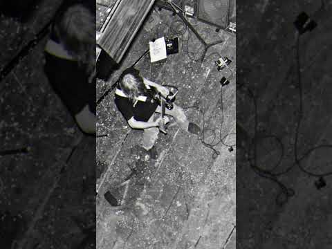 Kurt Cobain playing a Guns n' Roses song 😂