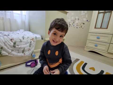 Nawaf with the girls! Lana's ice creams!