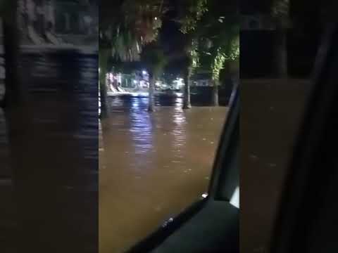 nossa cidade está ficando debaixo d'água Morretes Paraná.