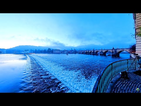 Praha při západu slunce → Z Národní třídy přes Žofín ke Karlovu mostu | 4K Walking Tour (2025) 🌇✨