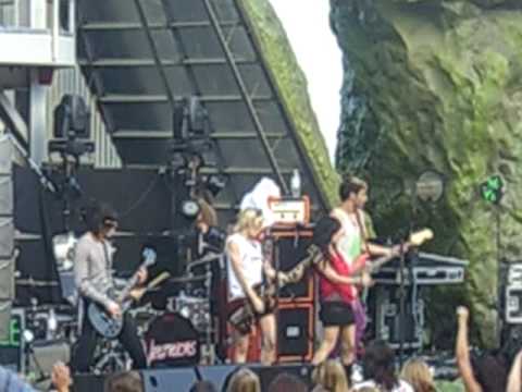 download lagu mp3 mp4 The Veronicas Drummer, download mp3 The Veronicas Drummer free downloadn, video klip The Veronicas Drummer