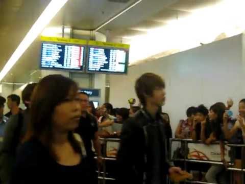 120225 Boyfriend & Sistar Singapore Arrival [FANCAM]