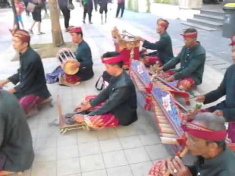 download lagu mp3 mp4 Musik Ansambel Tradisional Bali, download lagu Musik Ansambel Tradisional Bali gratis, unduh video klip Musik Ansambel Tradisional Bali