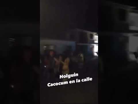 Cubanos salen a protestar por los apagones en Cacocum,Holguín según este video que me enviaron #cuba