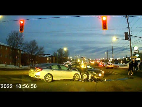 ACCIDENT - Head on collision caught on camera!