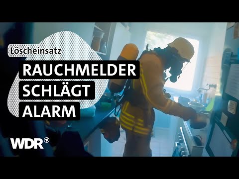 Brandgeruch im Mehrfamilienhaus: Sind noch Personen in der Wohnung? | S09/E01 | Feuer & Flamme | WDR