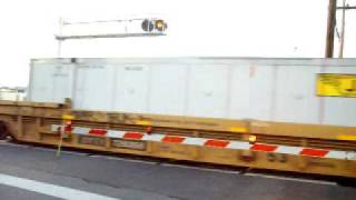 preview picture of video 'Eastbound CSX Intermodal Train at Glenolden, PA'