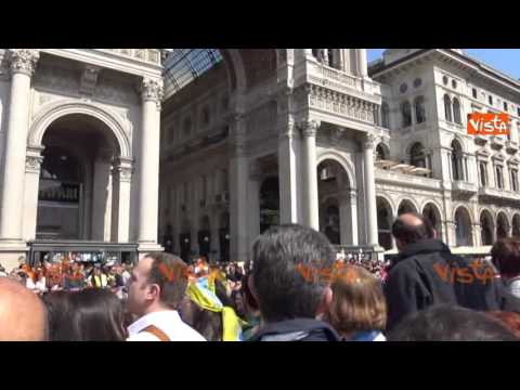 Papa Francesco a Milano, un mare di fedeli inonda il Duomo