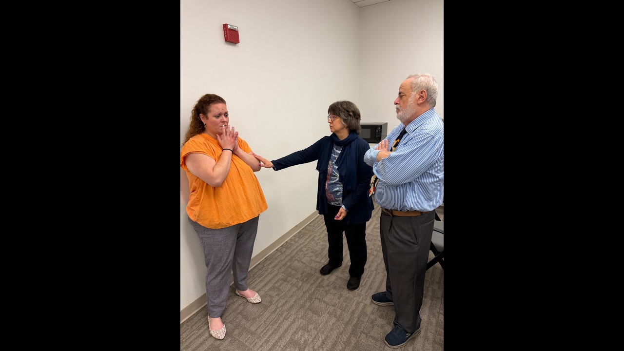 Bethany finds out Lynette is about to GO DOWN! Mr. Newburger tells her the police are OTW