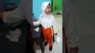 Download lagu Prank Qiara‼️kesekolah bawa raket nyamuk⁉️🤣 #shorts #prank mp3