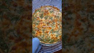 Easy Spinach & Feta Quiche #spinach #easyrecipe #familymeals #vegetarian #easymeals