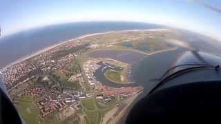 preview picture of video 'Flug über das Rheiderland, Emden, die Krummhörn und die Ostfriesischen Inseln'