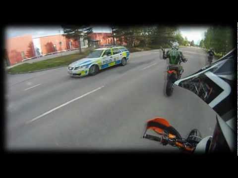 Toyota Supra vs Supermoto's