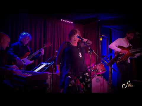 Bella Groove - The Chorus (live) at NIMA