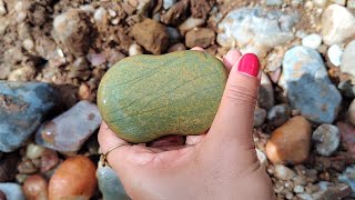 LEARN TO IDENTIFY THE NAMES OF 35 STONES that you can find in the river or in nature