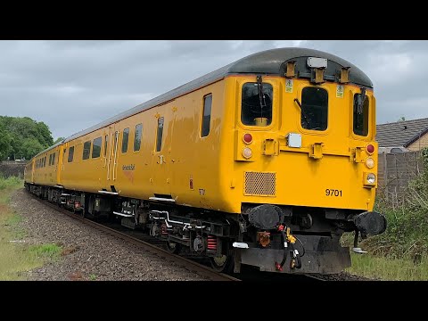 Colas Rail 37254 “Cardiff Canton” Coasts past Chinley working 1Q41