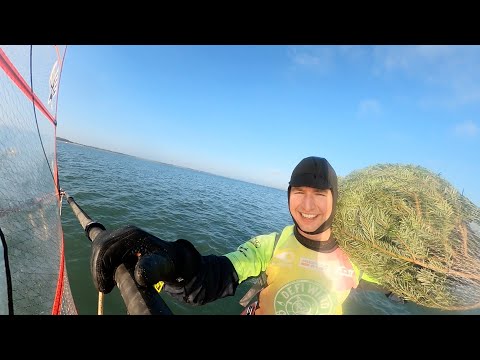 Windsurfing Home for Christmas 🎄 (12 second version)