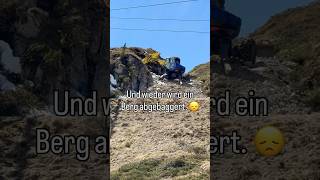 Und wieder wird ein Berg abgebaggert!