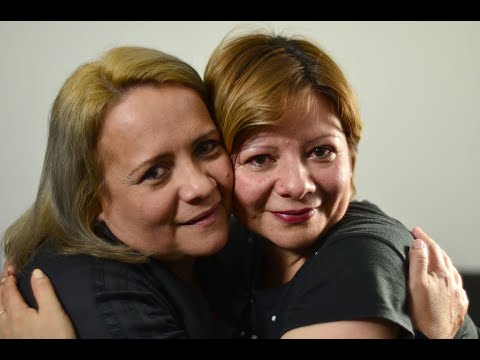 Dos hermanas separadas de bebés y una trama de amor y tragedia