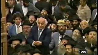 'Ashreinu' with the Lubavitcher Rebbe - התמונה מוצגת ישירות מתוך אתר האינטרנט יוטיוב. זכויות היוצרים בתמונה שייכות ליוצרה. קישור קרדיט למקור התוכן נמצא בתוך דף הסרטון