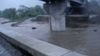 preview picture of video 'Povodně Jablunkov, Návsí 17. 5. 2010 - část 3.'
