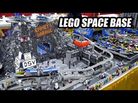 LEGO Classic Space Moon Base & Benny's Spaceship Shop