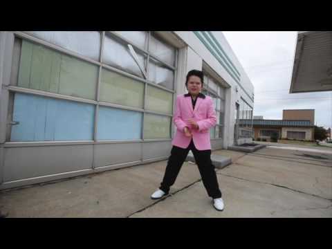 Finley Watkins sings Elvis' 'Let's Play House'