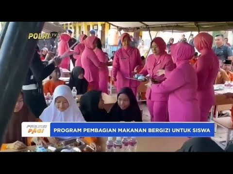 SATBRIMOB POLDA KEPRI BAGIKAN MAKANAN BERGIZI KE ANAK-ANAK