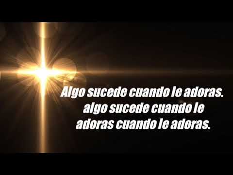 Algo sucede cuando le adoras letra | Carlos Sanchez
