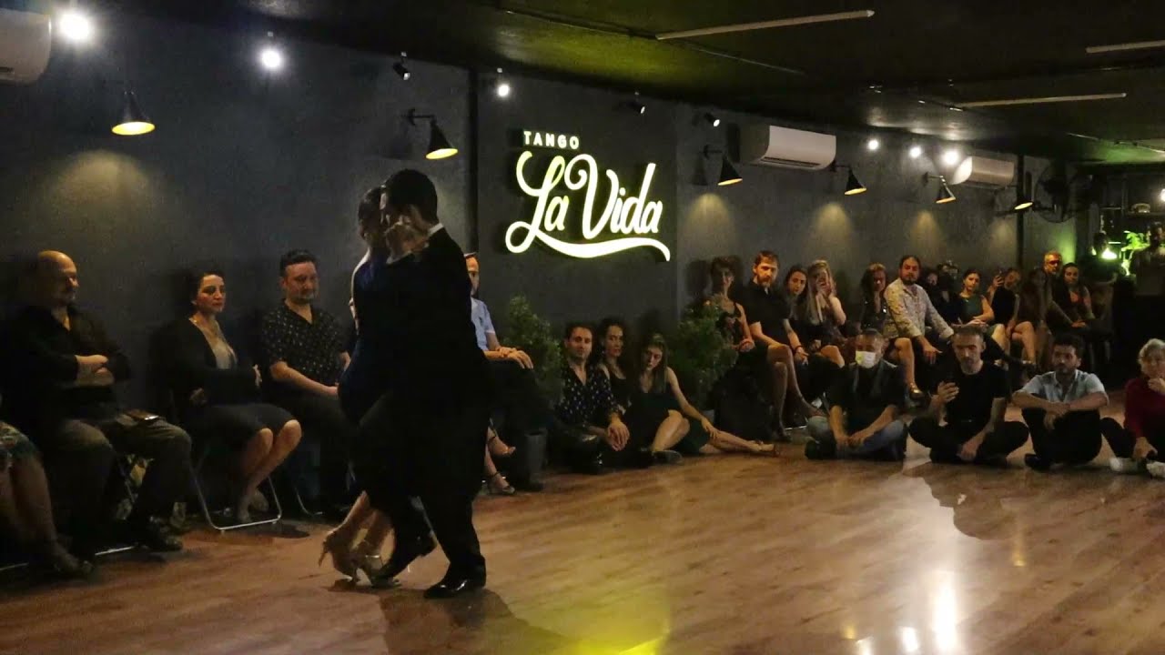 Batuhan Boy & Nida İnceoğlu 2/3 Juan D'Arienzo - Mentias Tango La Vida Golden Nights